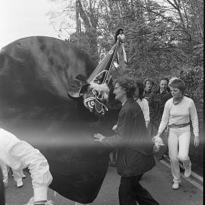 Lady dancing with Old Oss