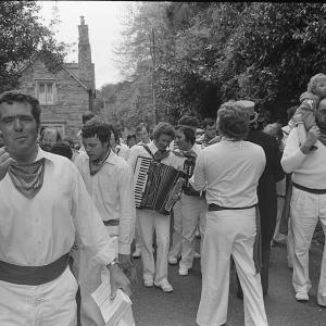 Old Oss party walking