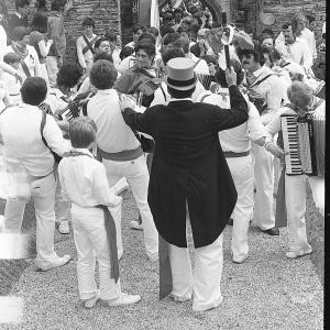 Old Oss Party entering Prideaux Place