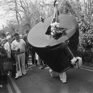 Old Oss with people walking 