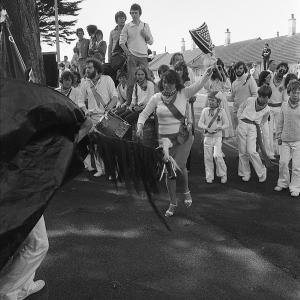 Old Oss, people and children, female teaser