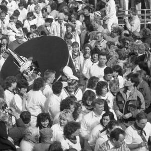 blue ribbon oss in middle of crowd