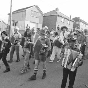 accordion players in road
