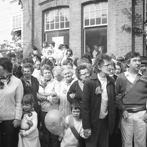 people gathered at 10 o'clock outside institute