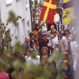 Old Oss party and crowd packed into Lanadwell Street