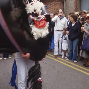 Blue Ribbon oss dancing on road