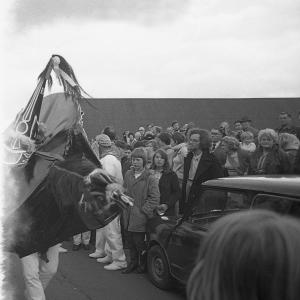 Old Oss and crowds