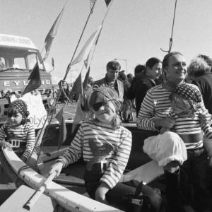 children dressed as pirates