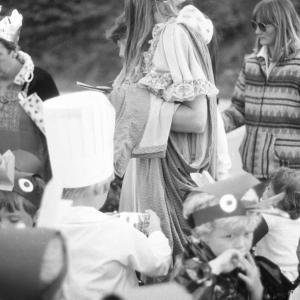 children dressed up as birds