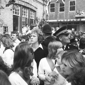 people gathered at 10 o'clock outside institute