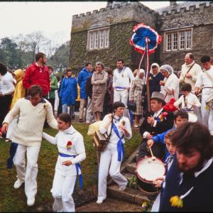 Master of Ceremonies and Blue Ribbon band walking down steps of Prideaux Place