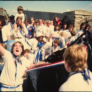 Blue Ribbon Oss Clucky with children