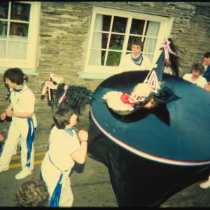 Blue Ribbon Oss in procession