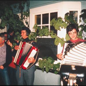 accordion players outside pub