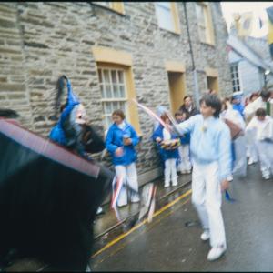 Children's Oss, Blue Ribbon oss being teased in the rain