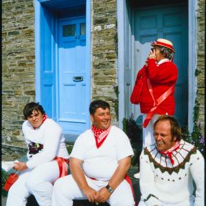 Men from Old Oss sitting on doorstep