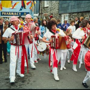 Old Oss procession in town