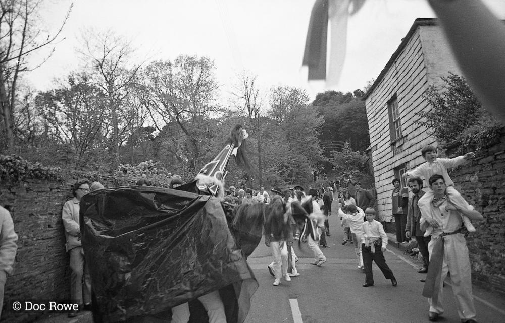 Old Oss with people and children following