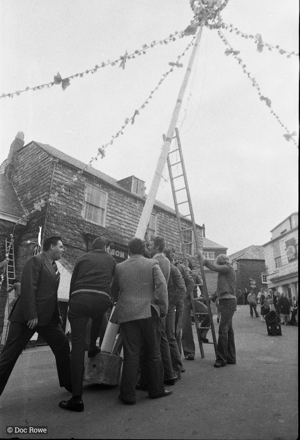 Maypole going up