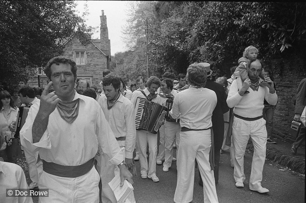 Old Oss party walking