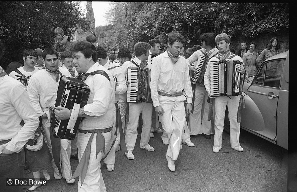 Old Oss party and musicians