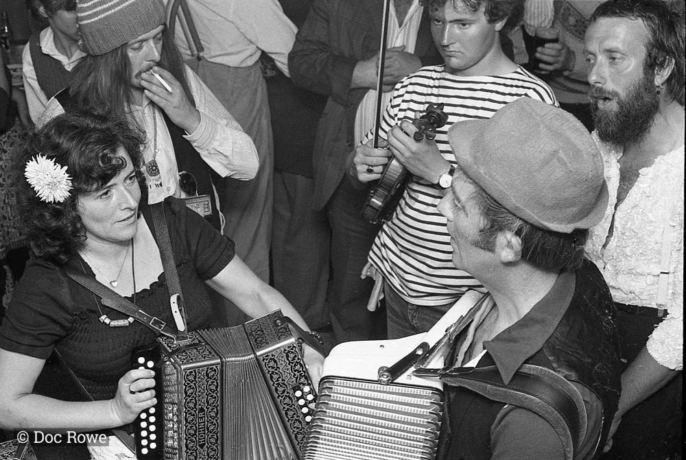 Merrymakers musicians in pub