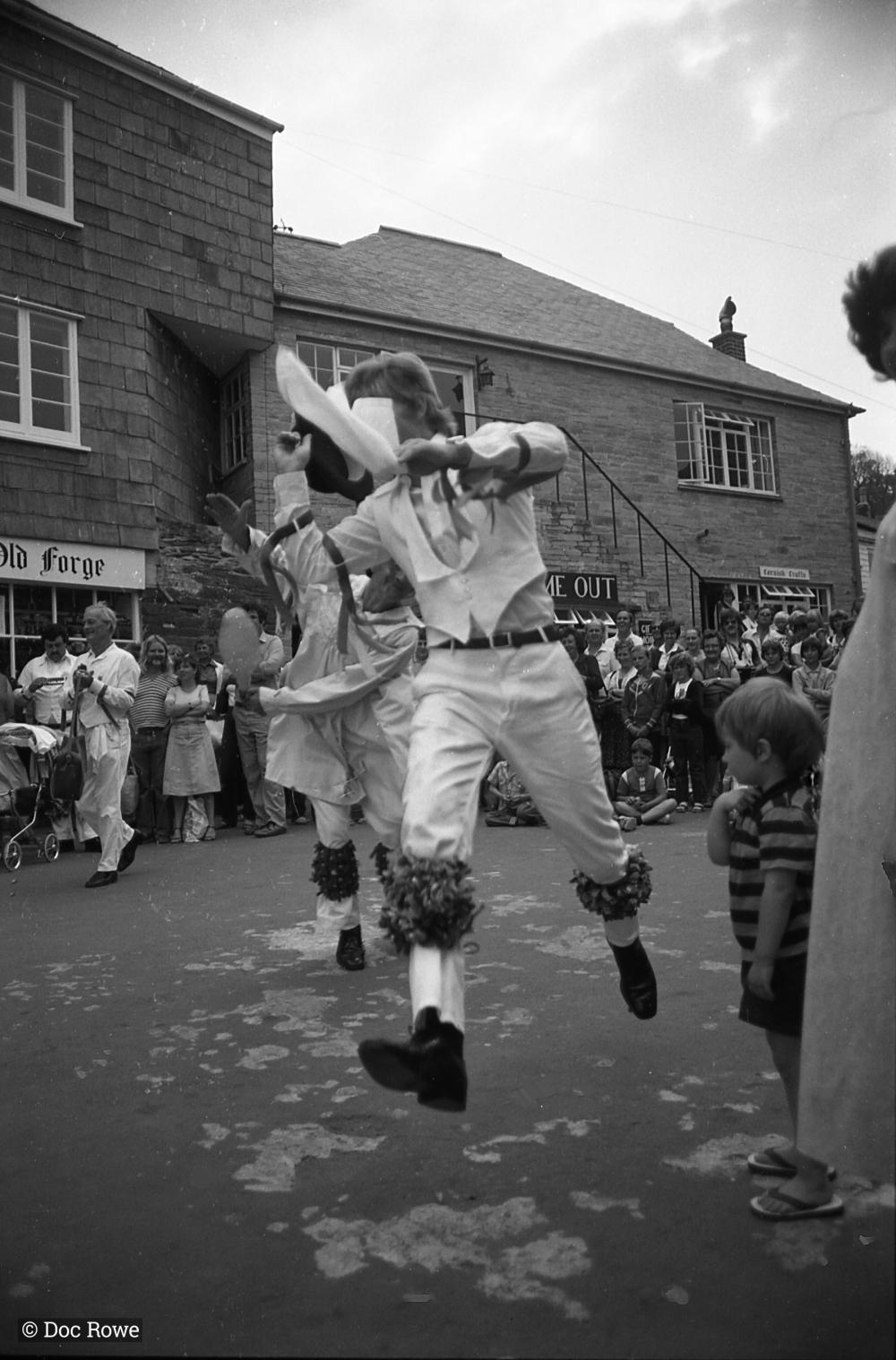 Bampton Morris Dancers and people 4