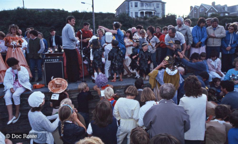 children dressed as blackbirds