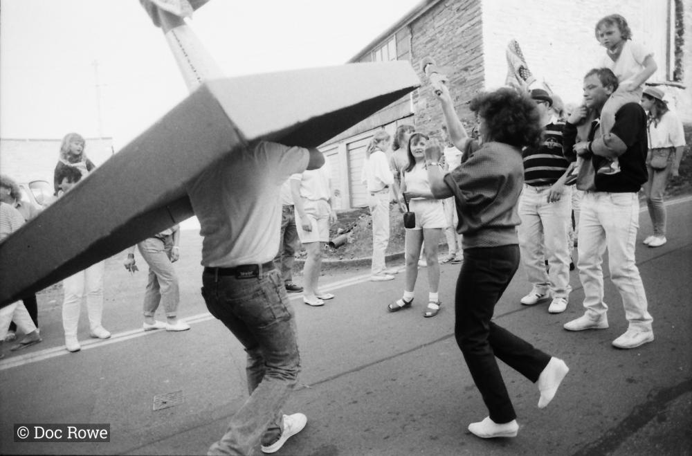 people teasing makeshift oss