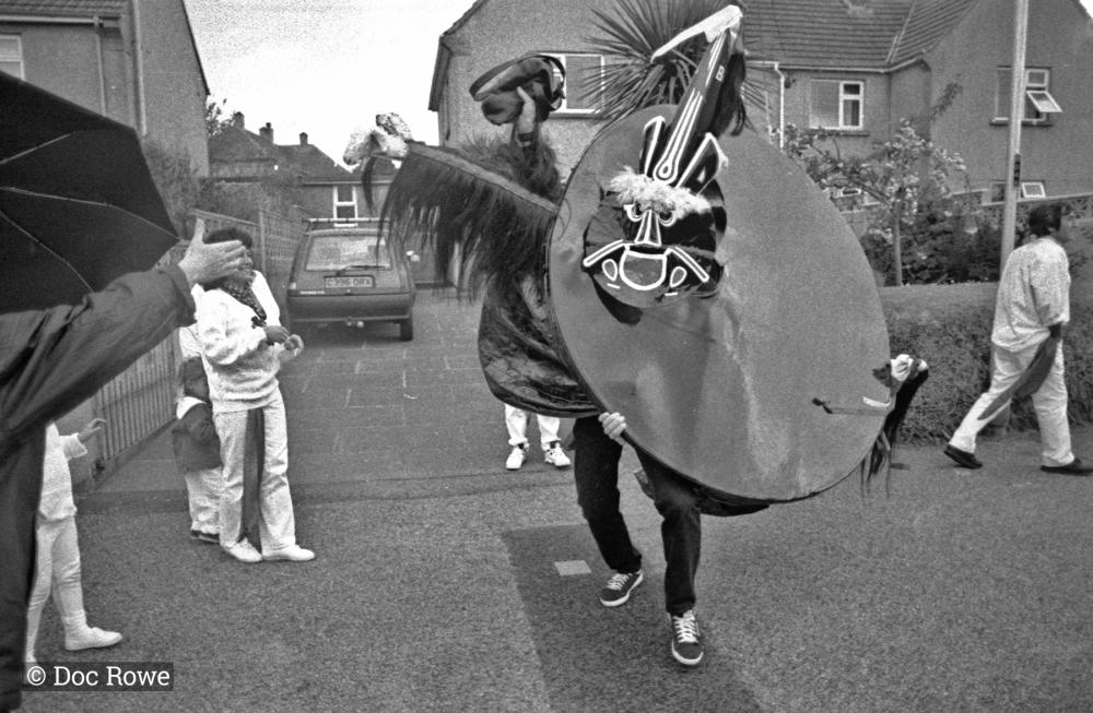 Old Oss dancing in street