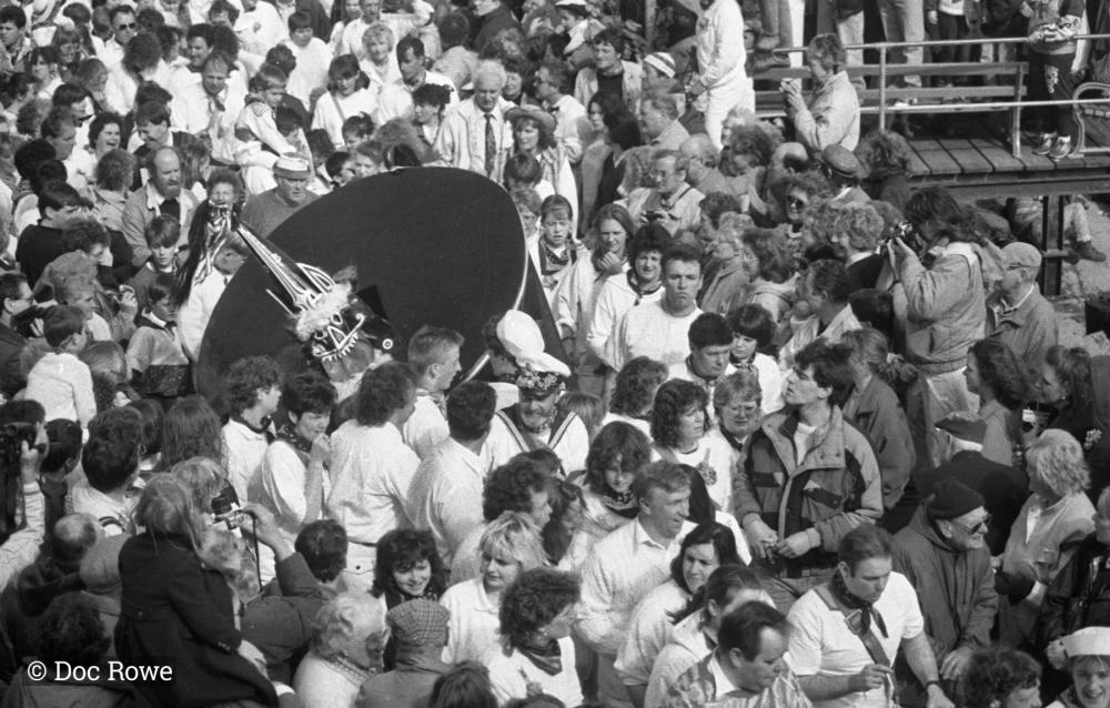 blue ribbon oss in middle of crowd