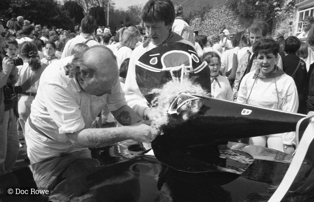 Old Oss hat being adjusted