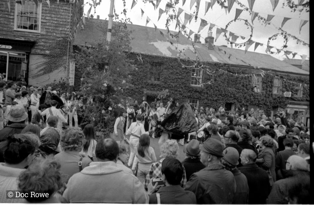 Children's Oss under the maypole