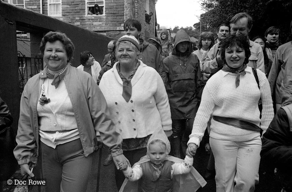 Old Oss crowds