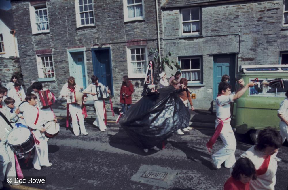 Children's Oss procession