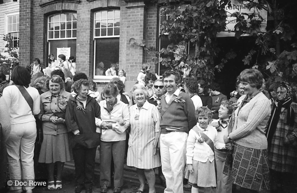 People gathered at 10 O'clock outside The Institute