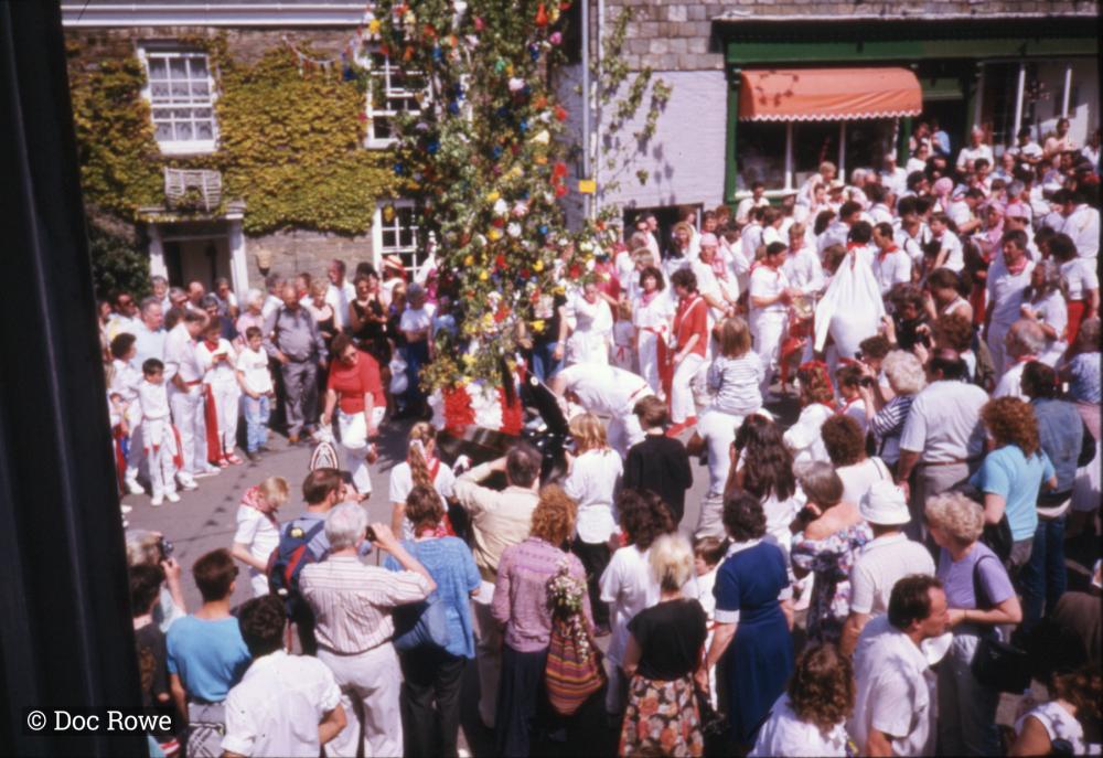 Old Oss dancing under the Maypole