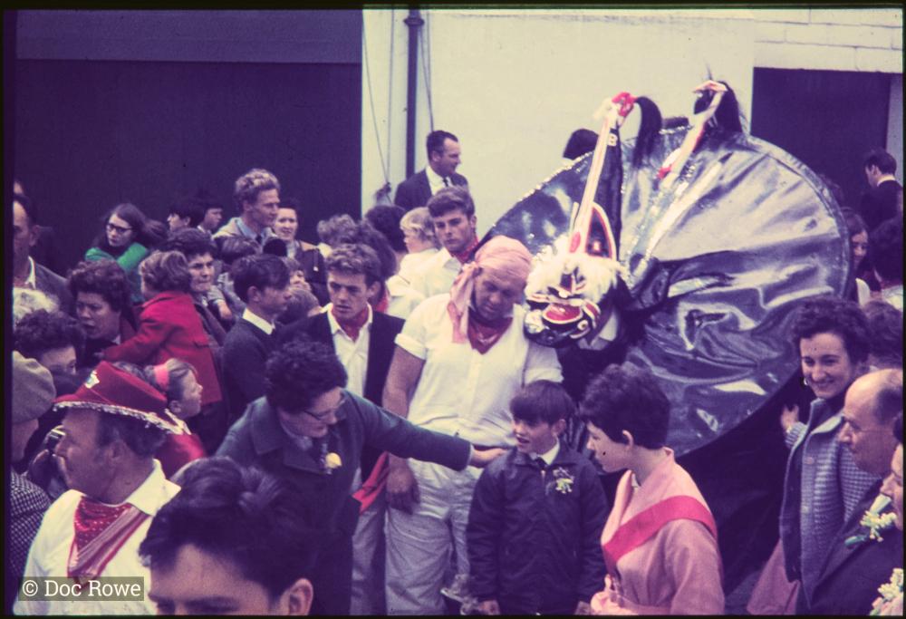 Old Oss with child, man and surrounded by crowd