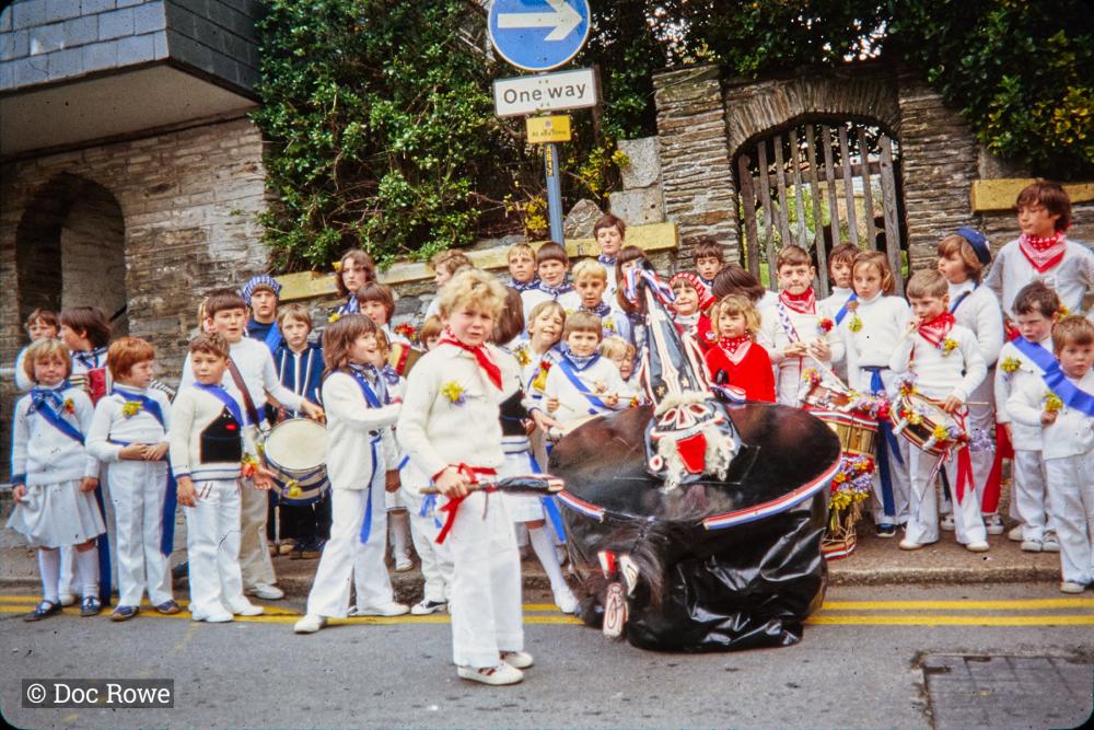Children's oss outside Marble Arch