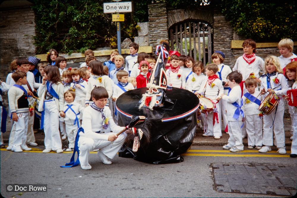 Children's oss outside Marble Arch