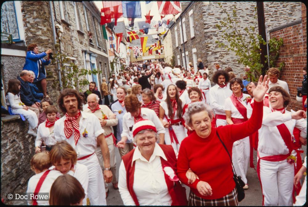 Old Oss party in street