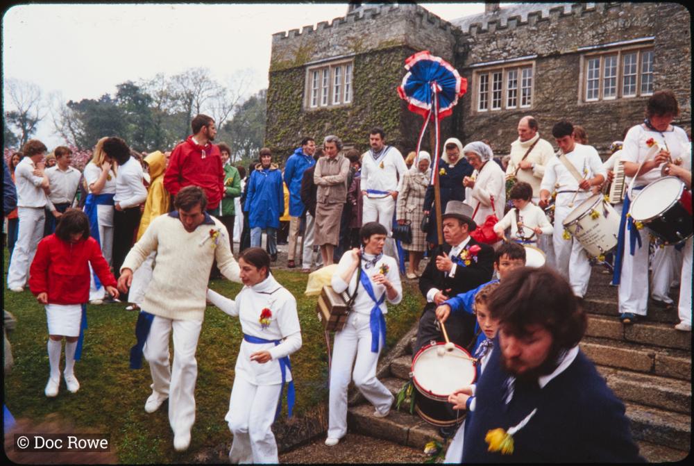 Master of Ceremonies and Blue Ribbon band walking down steps of Prideaux Place