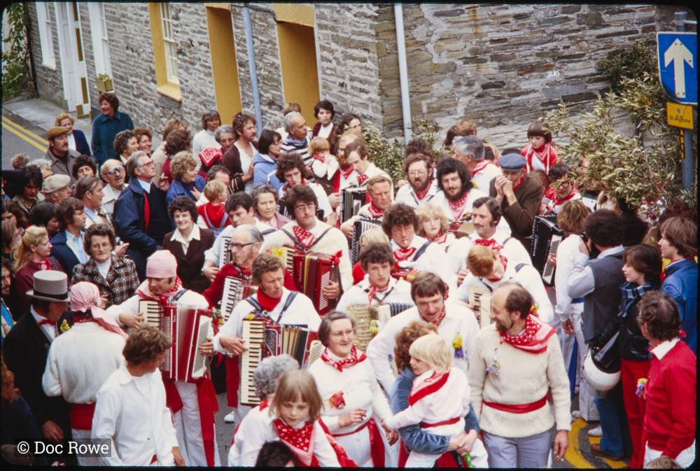 Old Oss accordion players walking in procession