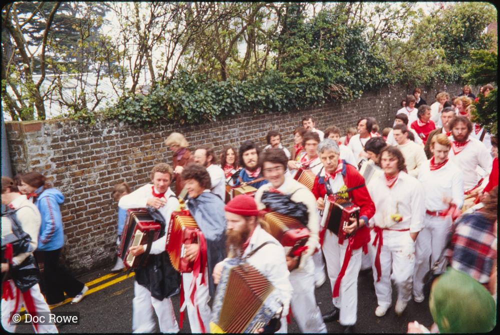 Old Oss procession led by band