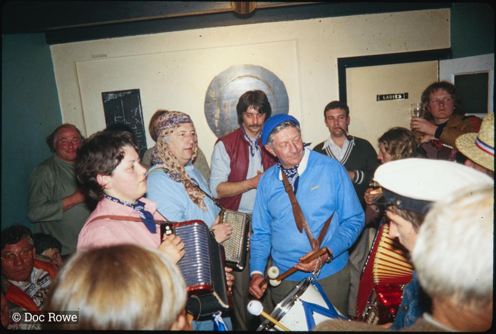 Blue Ribbon band in pub