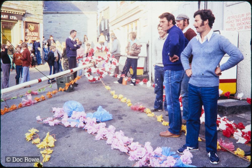 Preparing the maypole