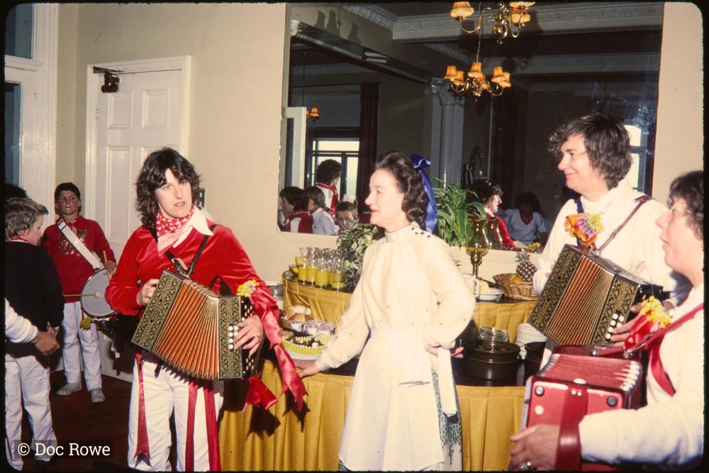 Old Oss accordion players with Elisabeth Prideaux-Brune