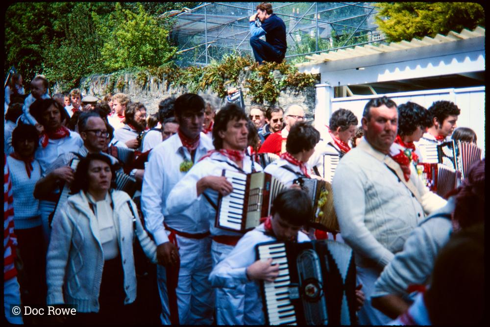 Old Oss band in procession