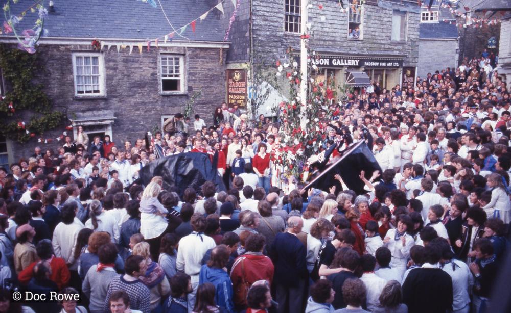 Crowds gathered under the maypole with the osses