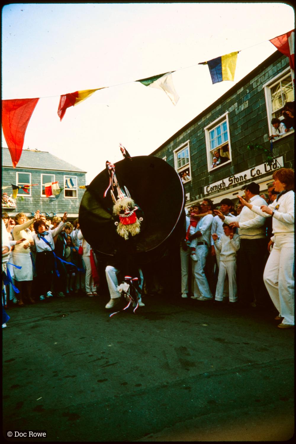 Blue Ribbon Oss dancing, with crowd cheering